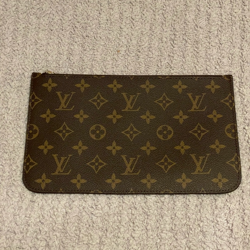 Louis Vuitton Neverfull Monogram Pochette
